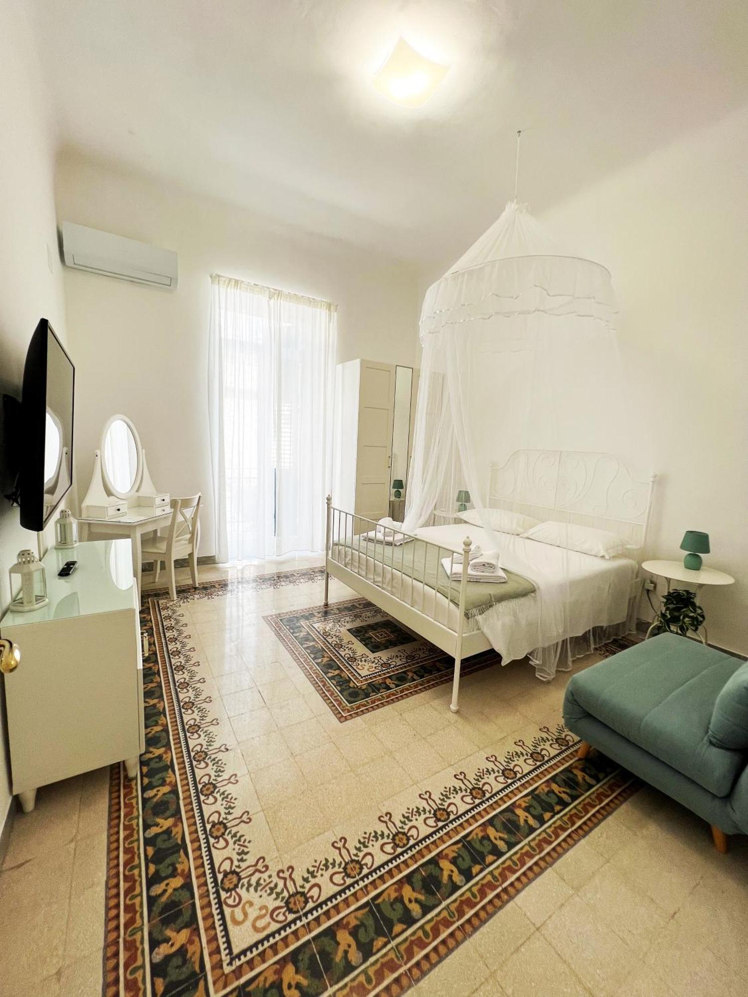 Bari Centro Harmony House Hotel Exterior photo